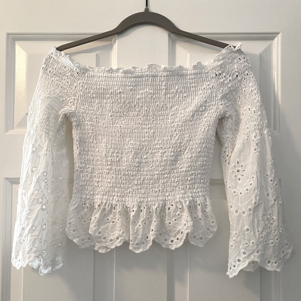 white eyelet off the shoulder top ▫️◽️◻️